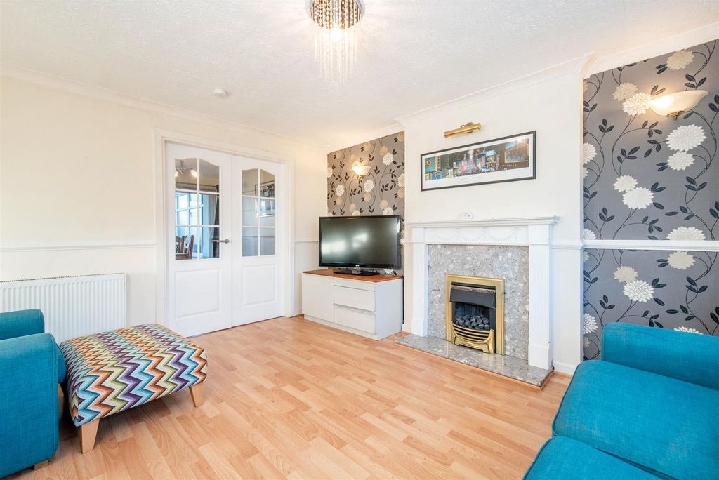 Property photo 2 of 20 Lounge