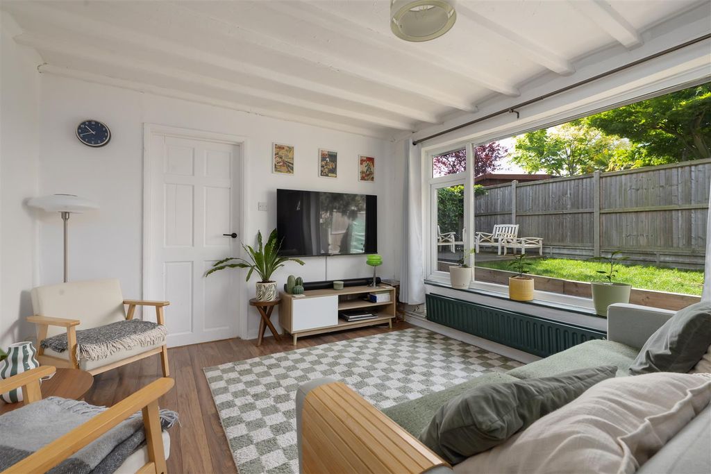 Property photo 3 of 15 Canterbury Road, Herne Bay