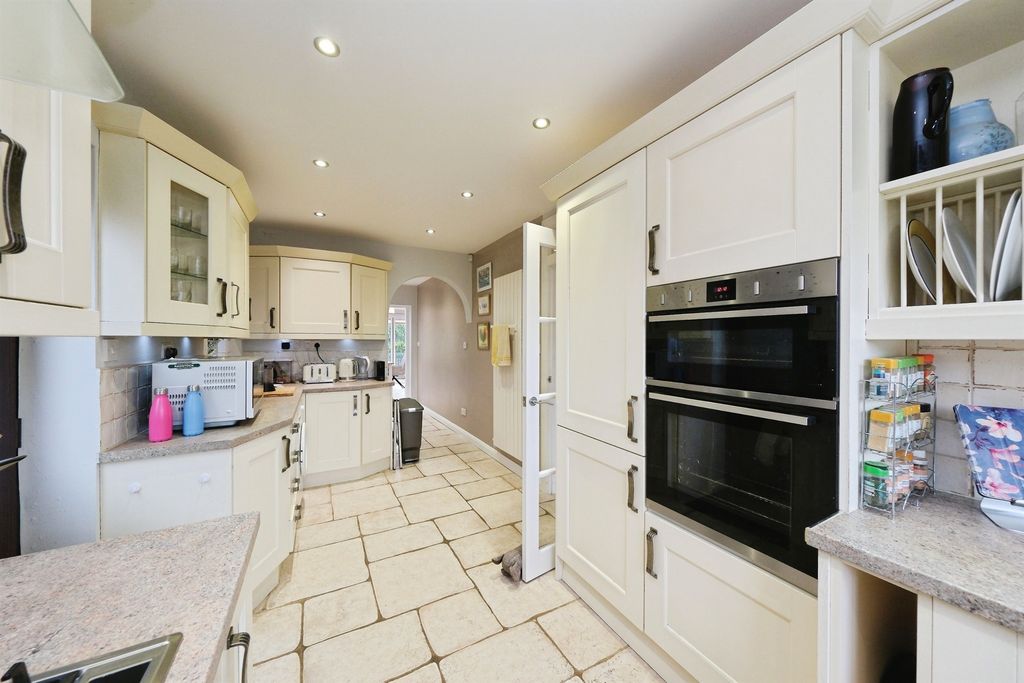 Property photo 3 of 18