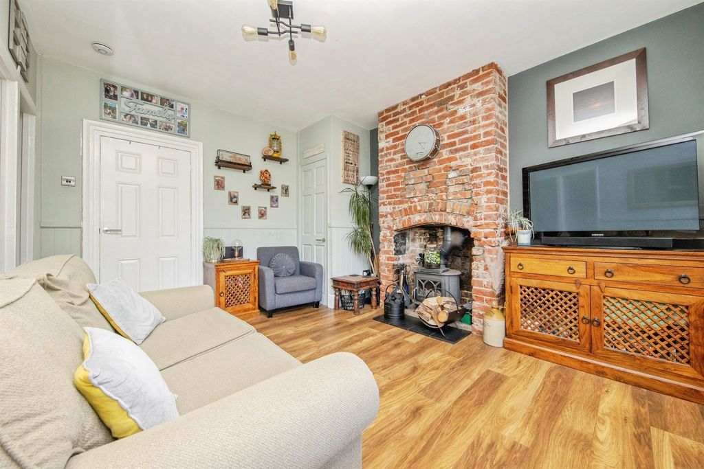Property photo 2 of 17