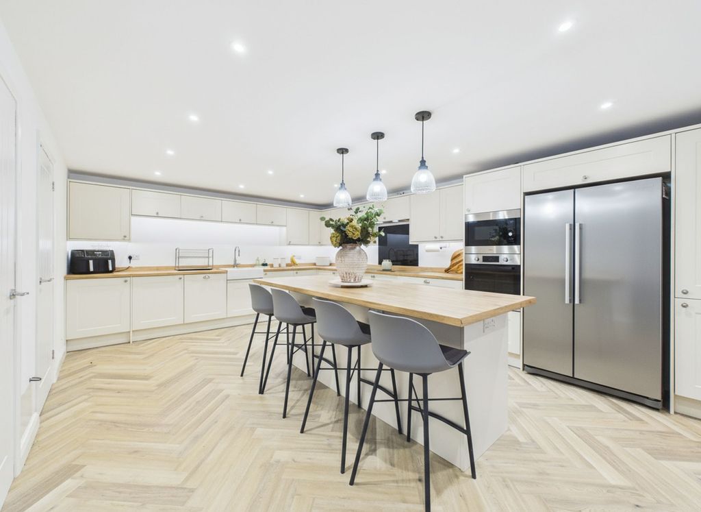 Property photo 2 of 21 Open-Plan Living Dining Kitchen