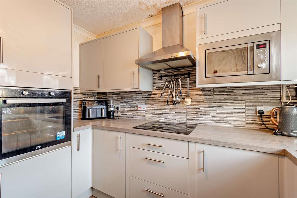 Property photo 2 of 17 Kitchen