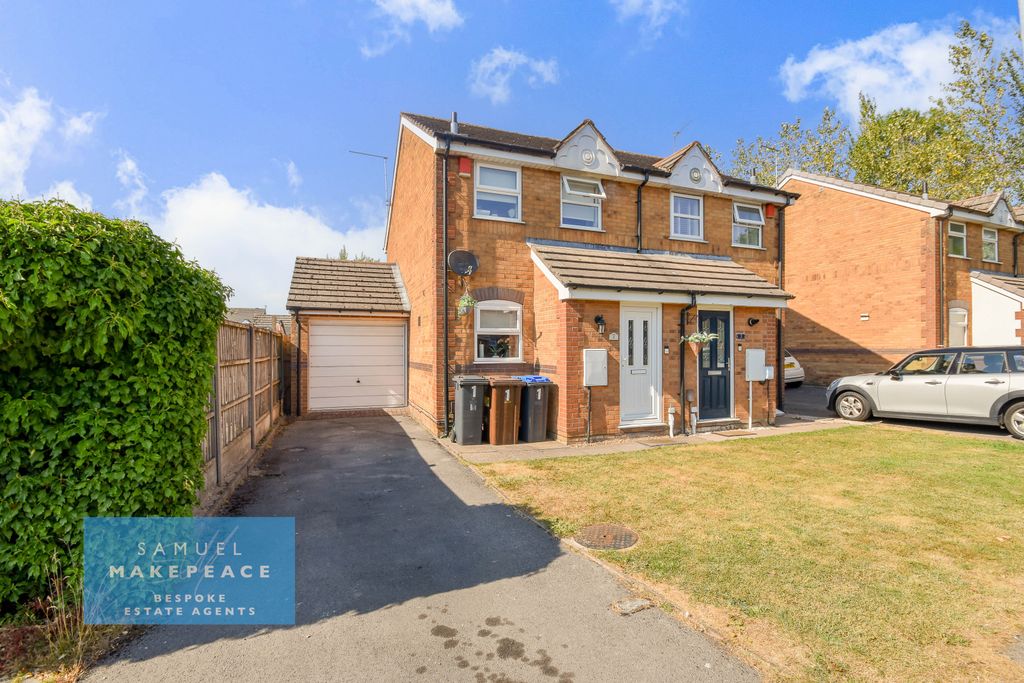 Property photo 1 of 14 Gorgeous Two Bedroom Semi Detached Property With Integral Garage