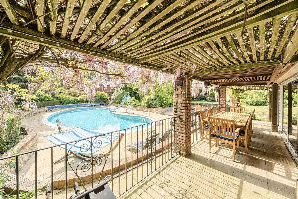Property photo 2 of 23 Garden/Pool