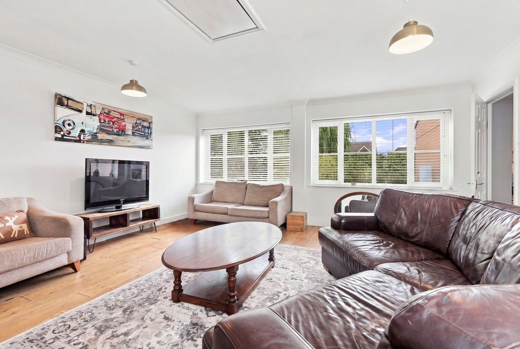 Property photo 2 of 19
