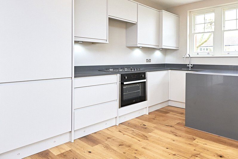 Property photo 2 of 6 Kitchen