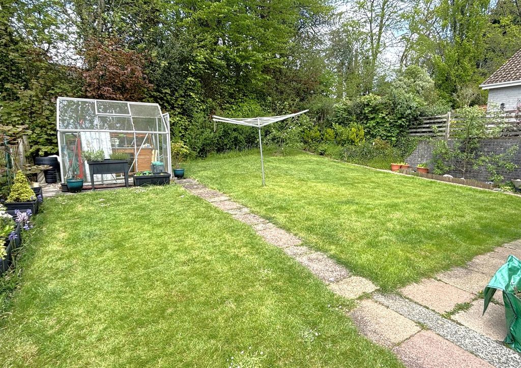 Property photo 2 of 11 Garden.Jpeg