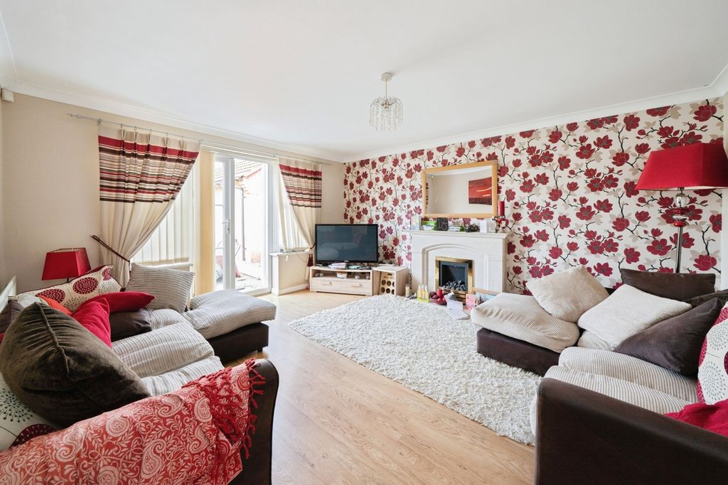 Property photo 3 of 17 Pbox-Img.Jpg