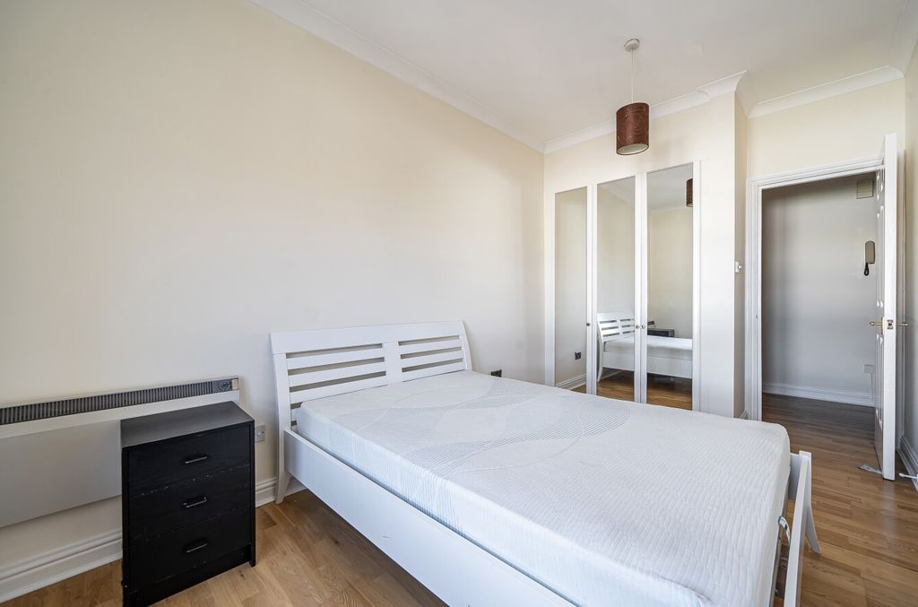 Property photo 3 of 16 Bedroom