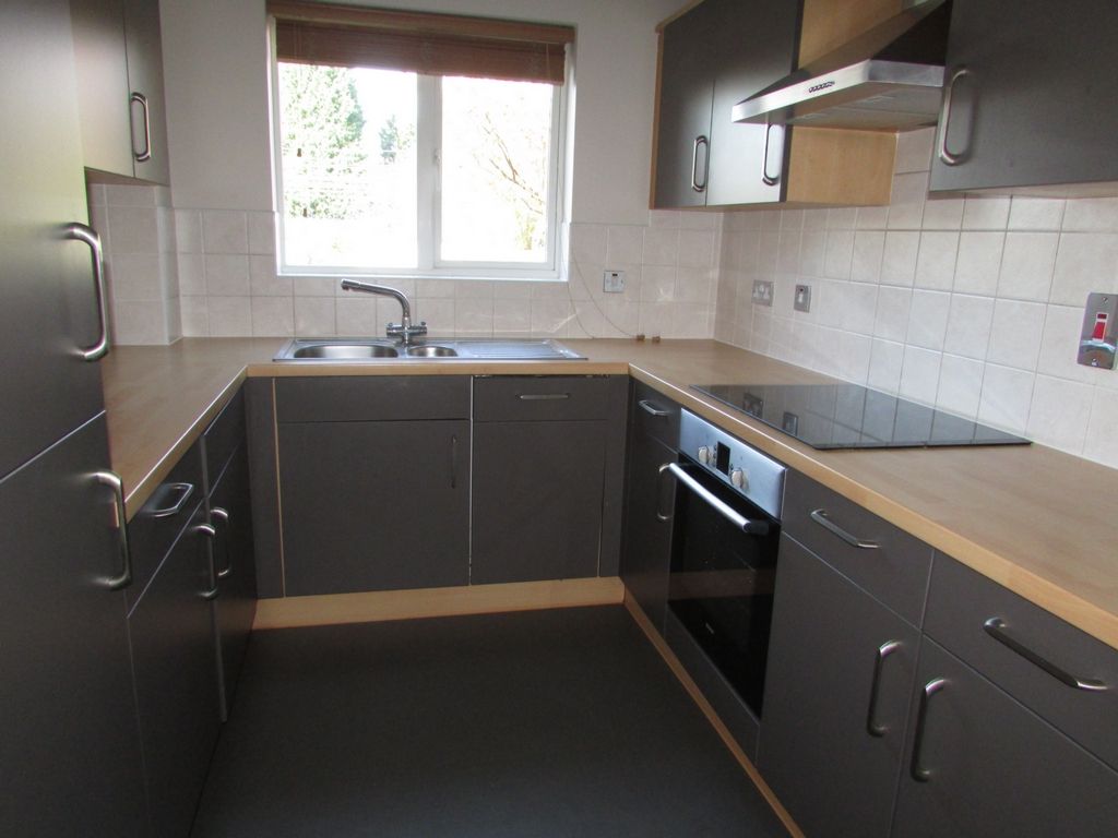 Property photo 3 of 8 Kitchen