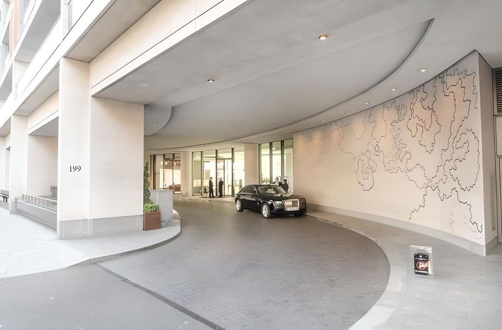 Property photo 2 of 8