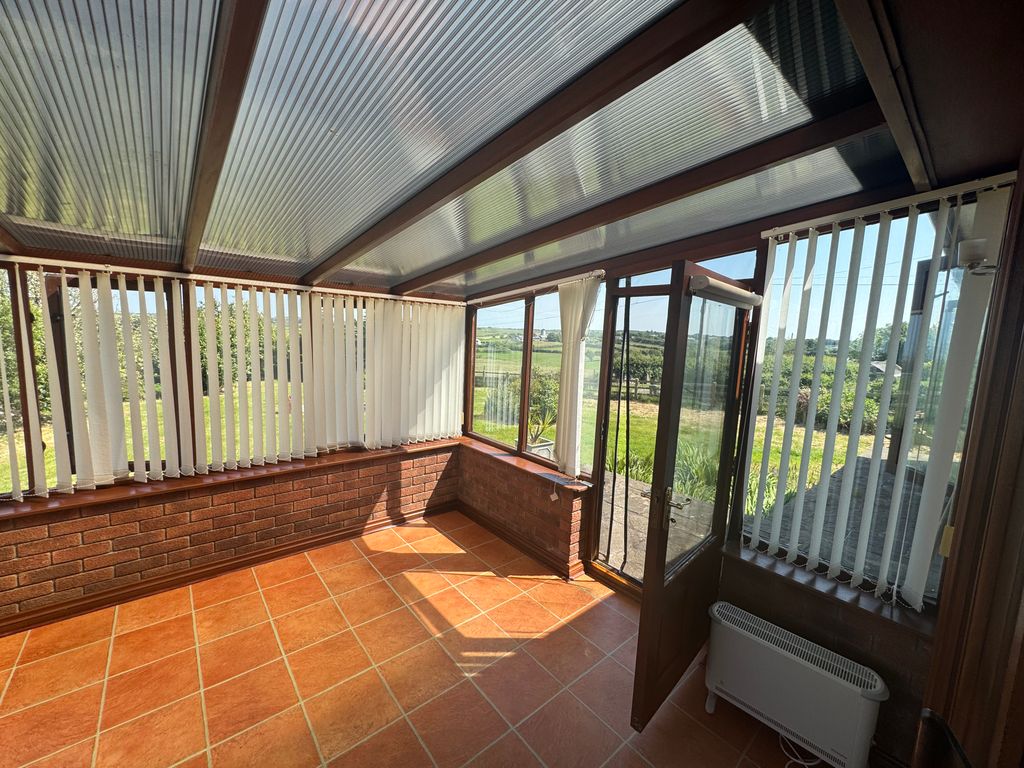 3 bed bungalow to rentLlanfechell LL68 photo 5