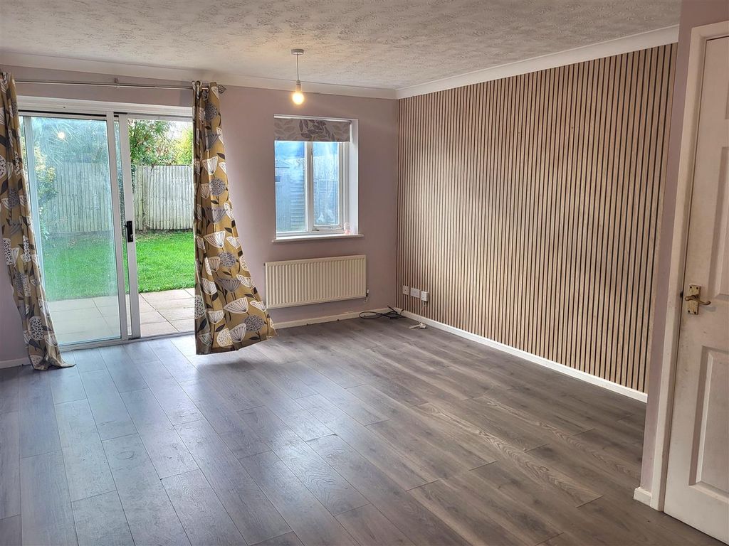 Property photo 3 of 18 Lounge/Diner