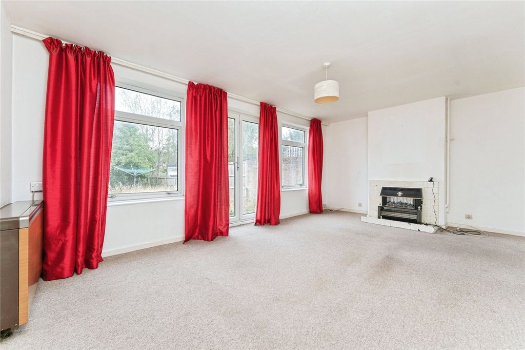 Property photo 3 of 19 Picture No. 02