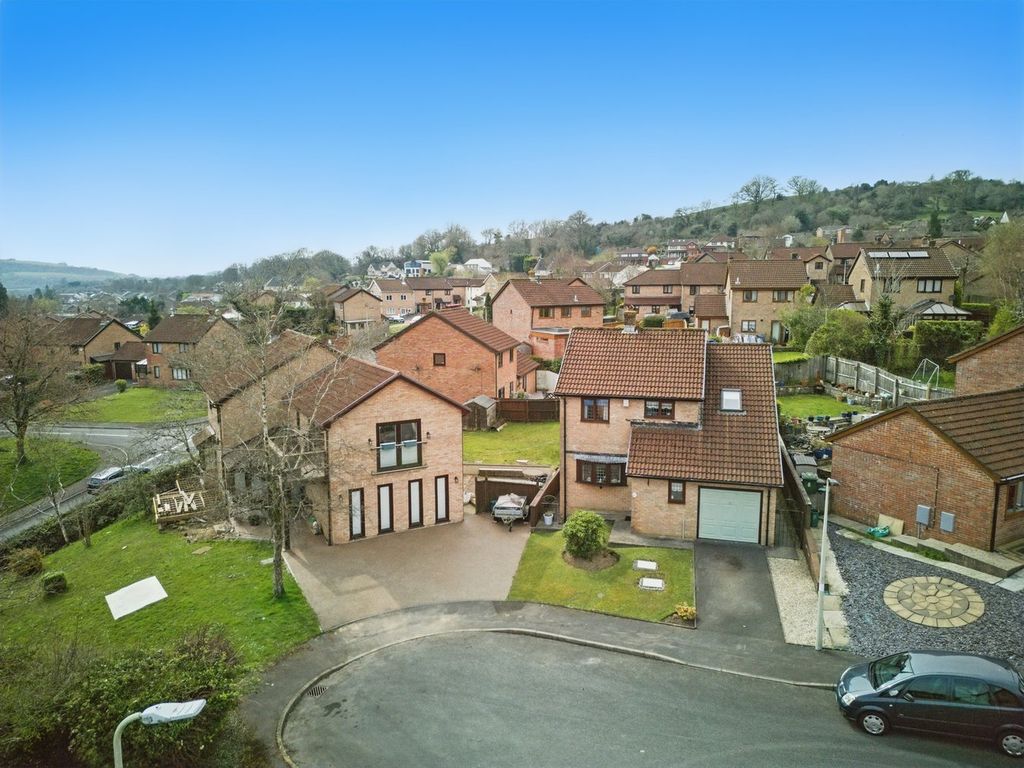 Property photo 3 of 31