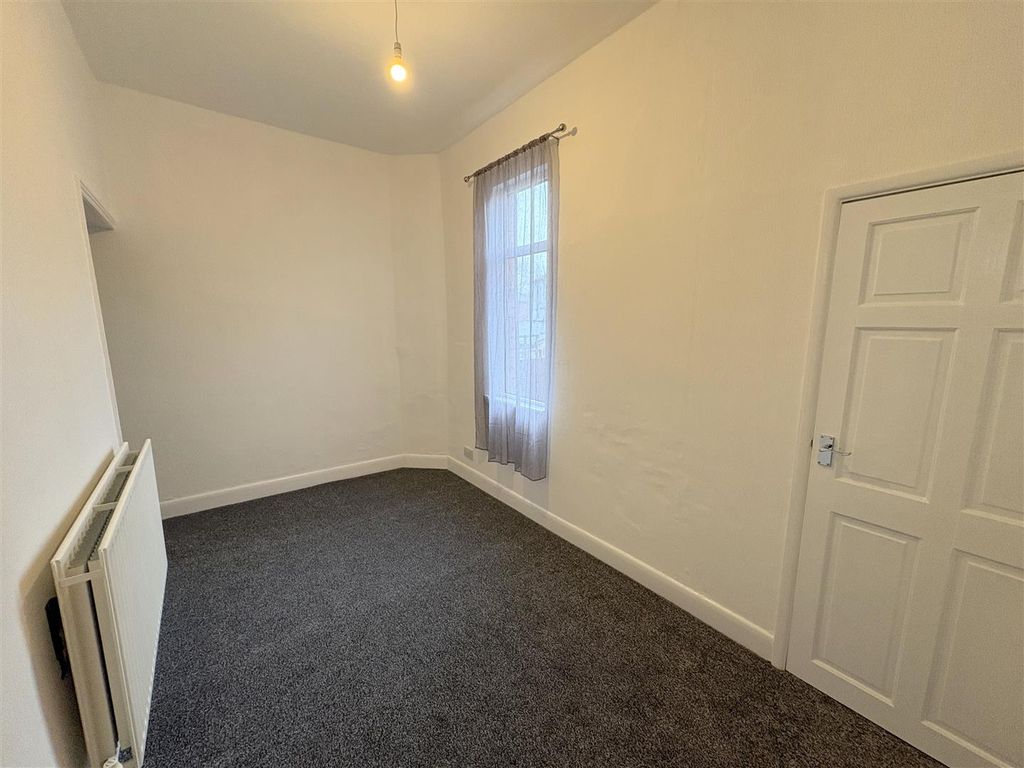 Property photo 3 of 11 Dining Room