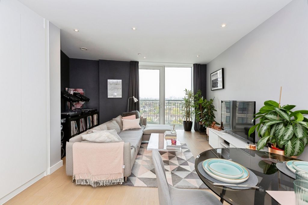 Property photo 2 of 16 Photo