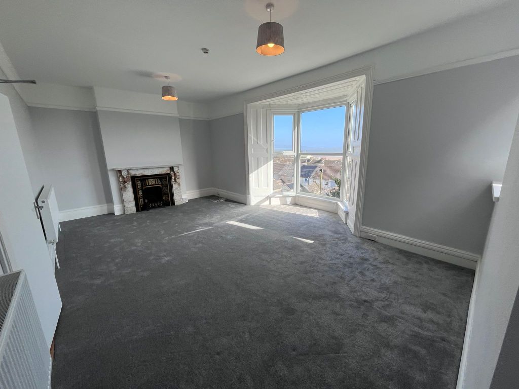 Property photo 2 of 10 Lounge