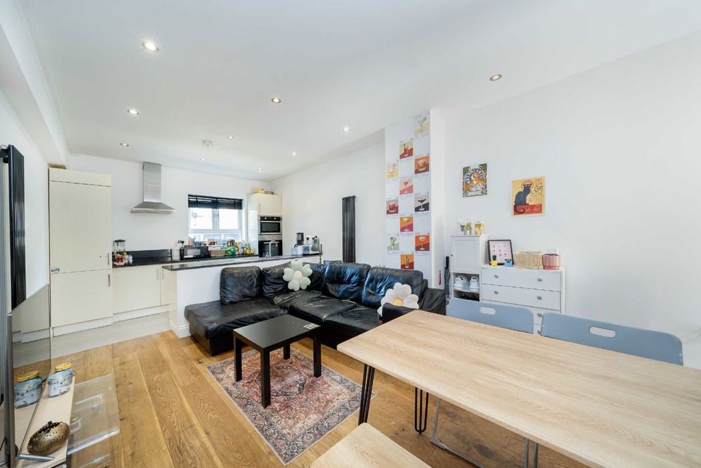Property photo 2 of 7