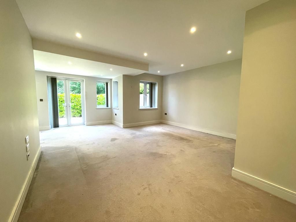 Property photo 3 of 9 2A439B6B-1612-45c9-8Bf7-9493B7A22666.Jpg