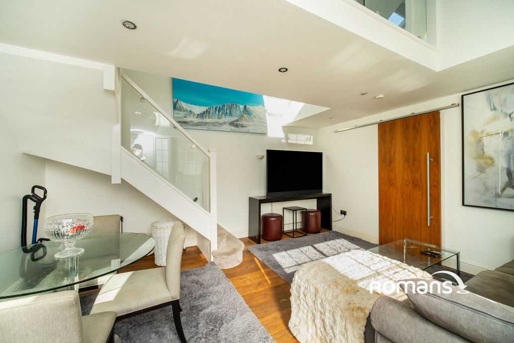 Property photo 3 of 14 Photo