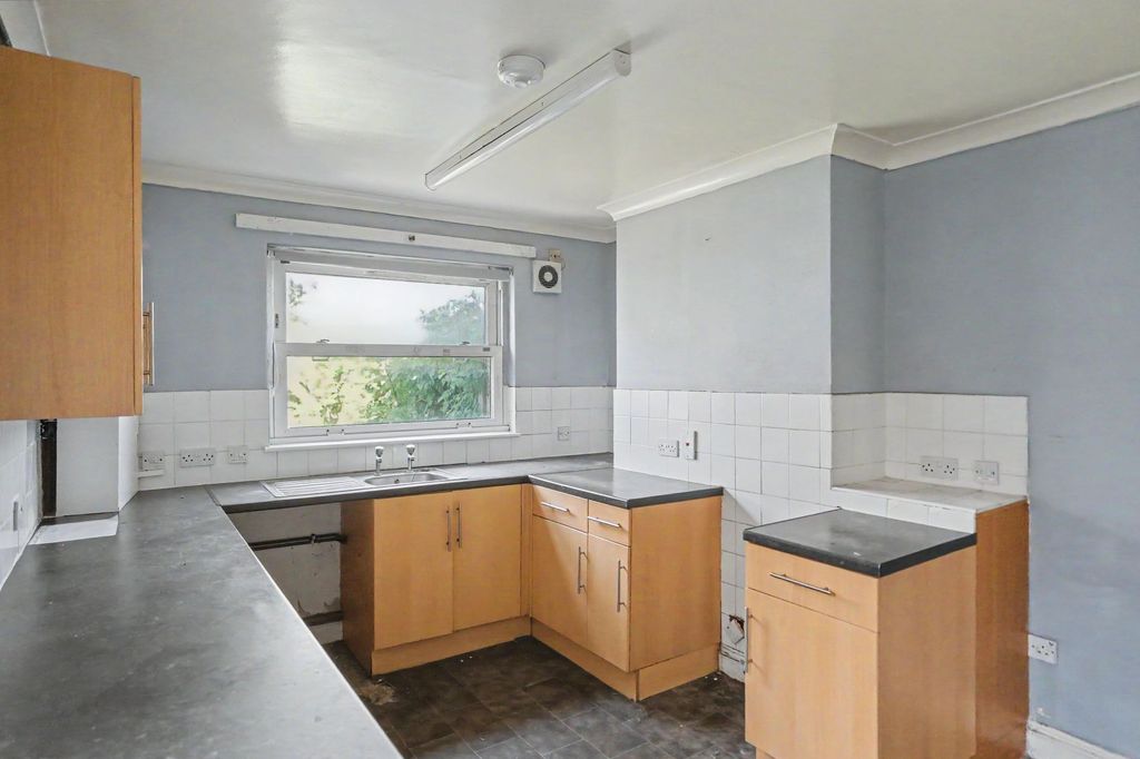 Property photo 3 of 21 38 Relf Road, Peckham, London Se15 4Jt