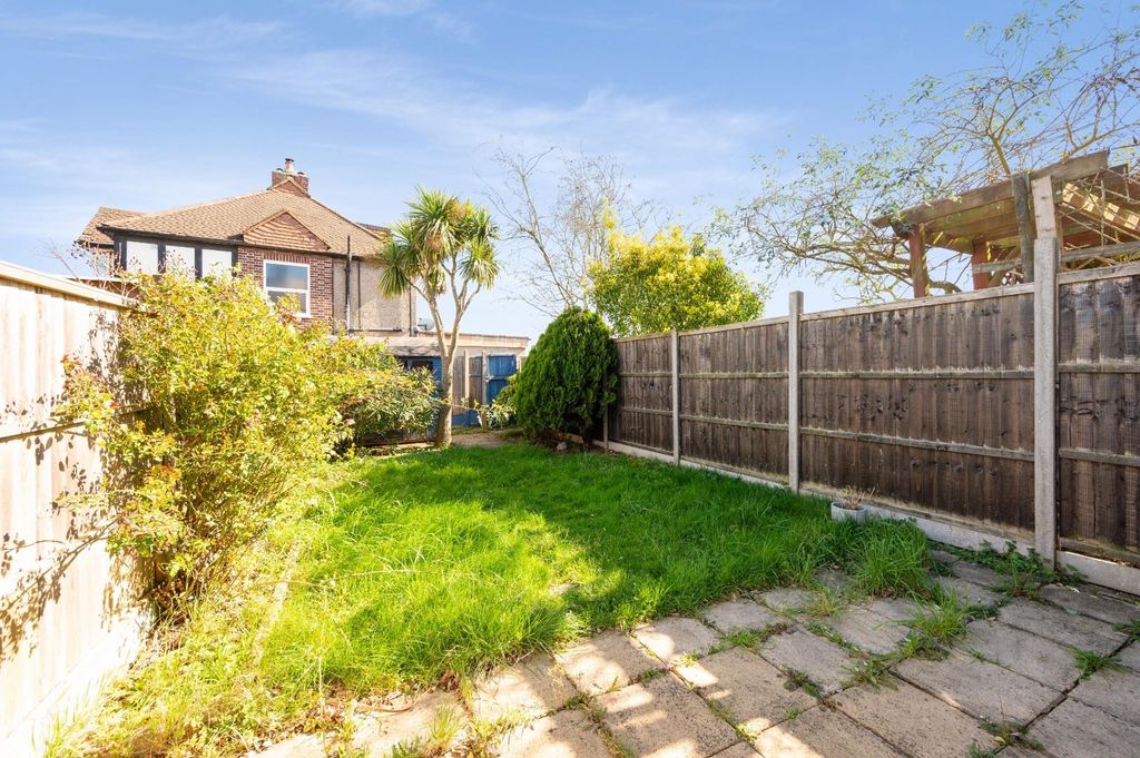 Property photo 3 of 16 Kingshill Avenue