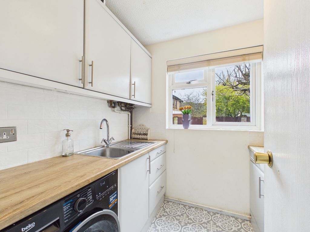 Property photo 3 of 12 Cam02536G0-Pr0060-Still004