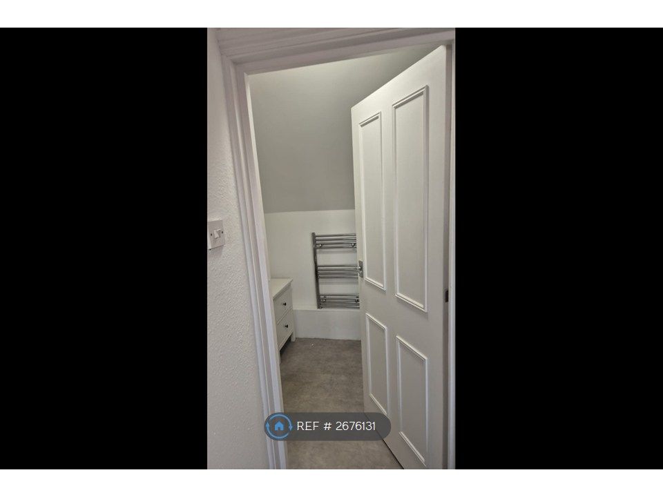 Property photo 2 of 19 Bathroom