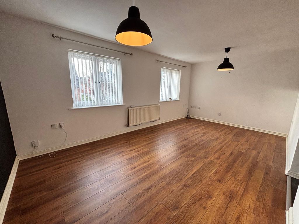 Property photo 2 of 10 Lounge 1