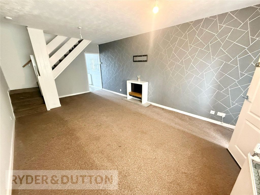 Property photo 2 of 16 Lounge