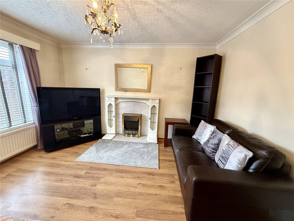 Property photo 2 of 15 Lounge