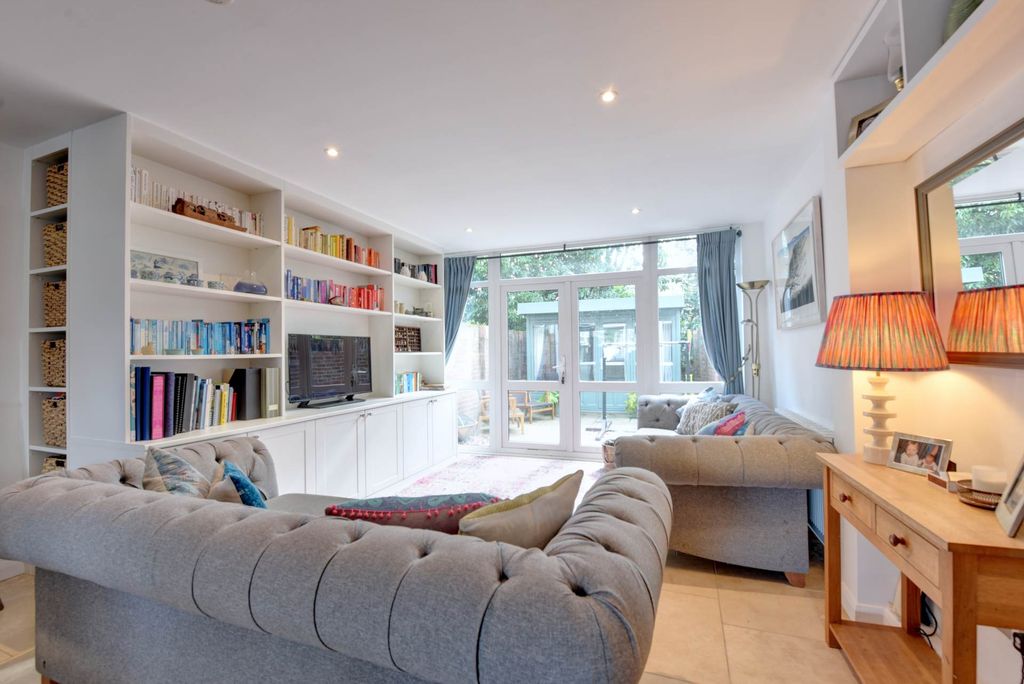 Property photo 3 of 12