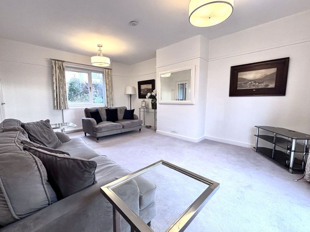 Property photo 2 of 28