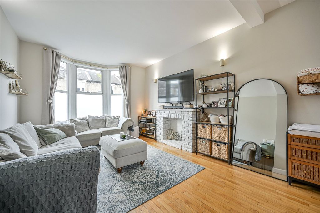 Property photo 2 of 27 Picture No. 22