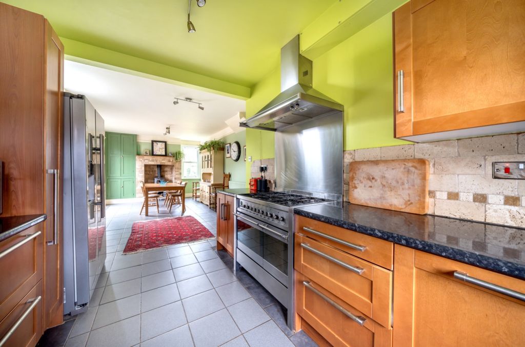 Property photo 3 of 22 1076547 (15)