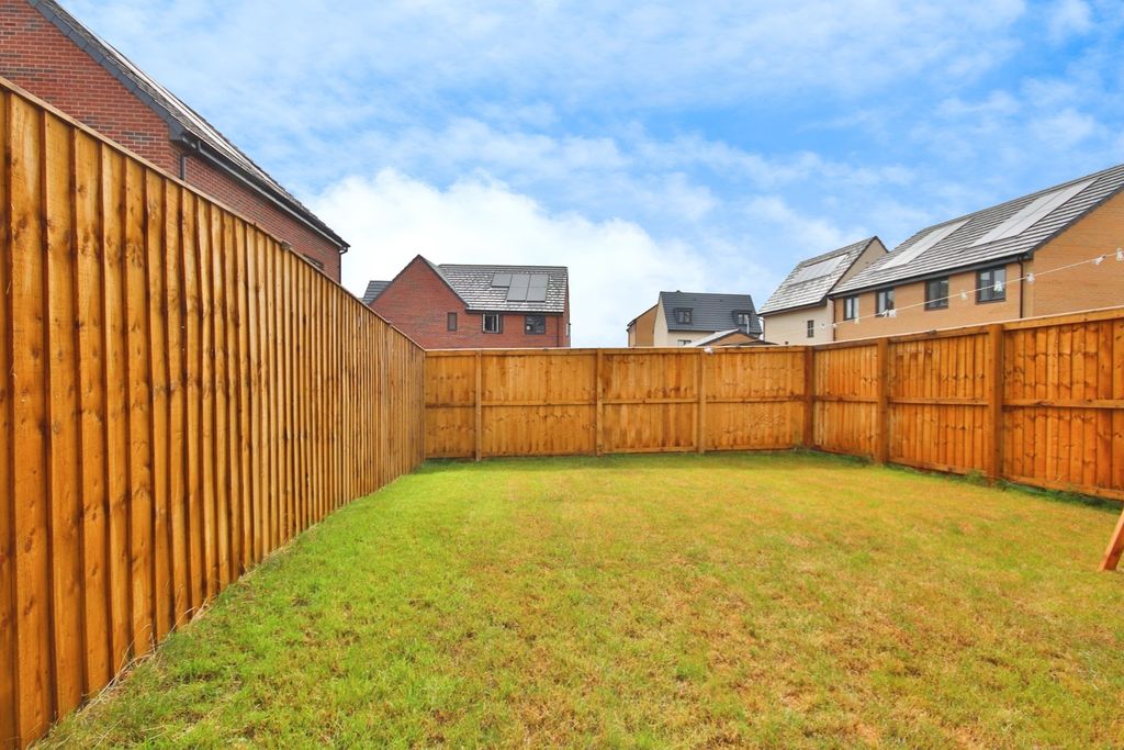 Property photo 3 of 16 4241516