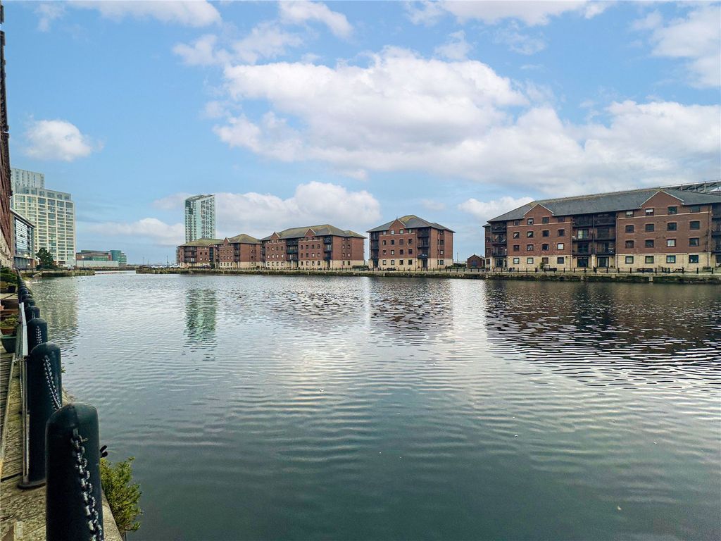 Property photo 2 of 9 Picture No. 15