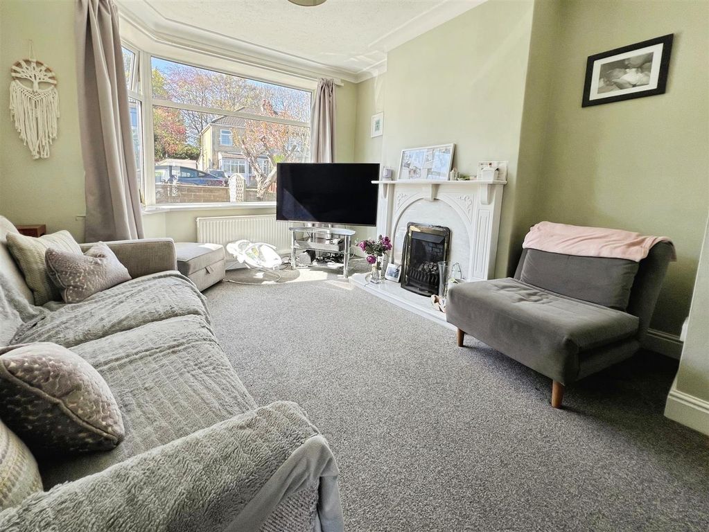 Property photo 3 of 21 Lounge