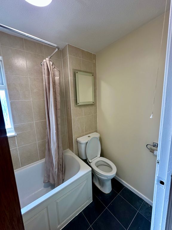 Property photo 3 of 10 Bathroom