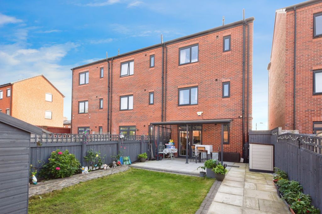 Property photo 2 of 12 Rear Garden