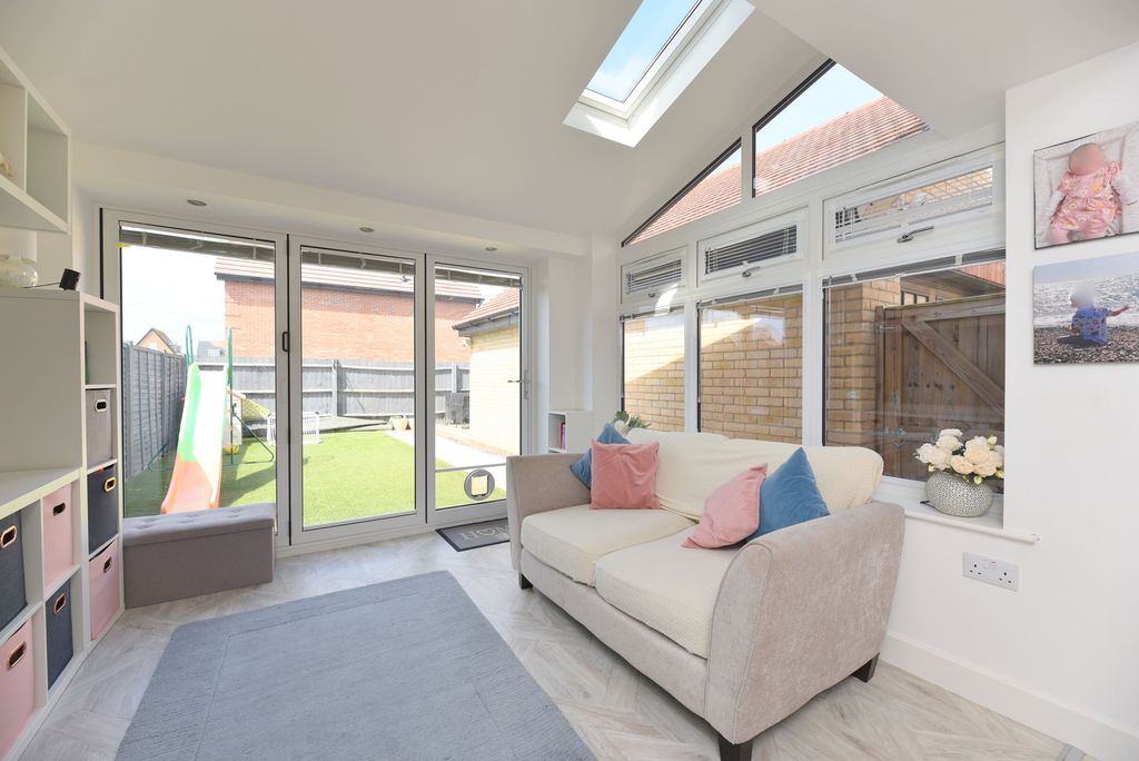 Additional image 7 of 3 bed semi-detached house for saleGale Drive, Biggleswade SG18