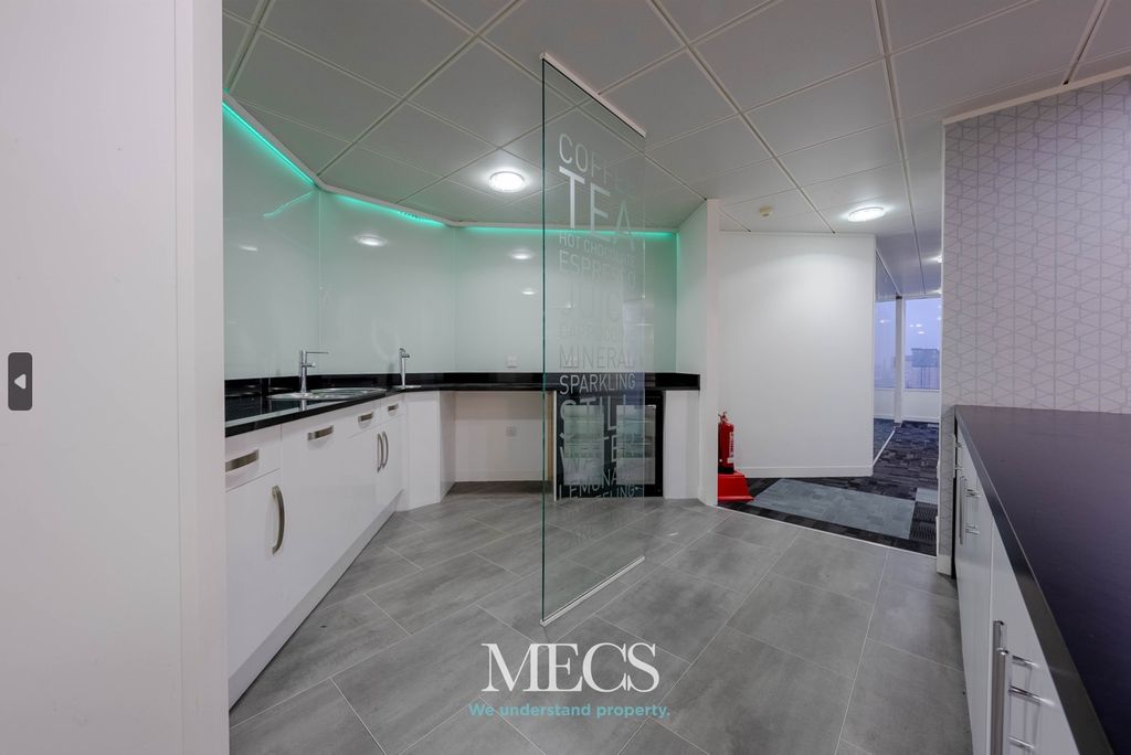 Property photo 2 of 15 4962472