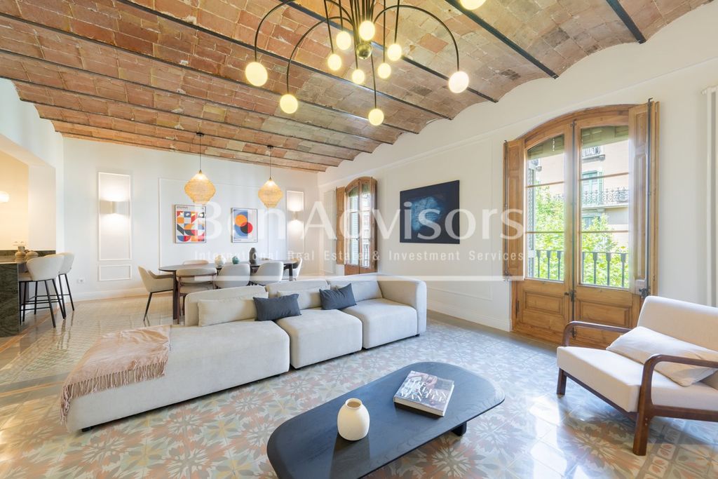 Property photo 1 of 55 Spacious And Beautiful Brand New Refurbished Apartment In Eixample