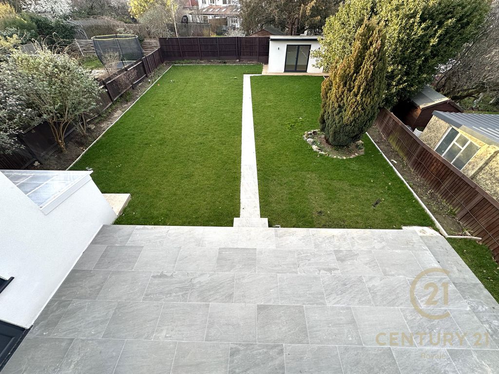 Property photo 2 of 27