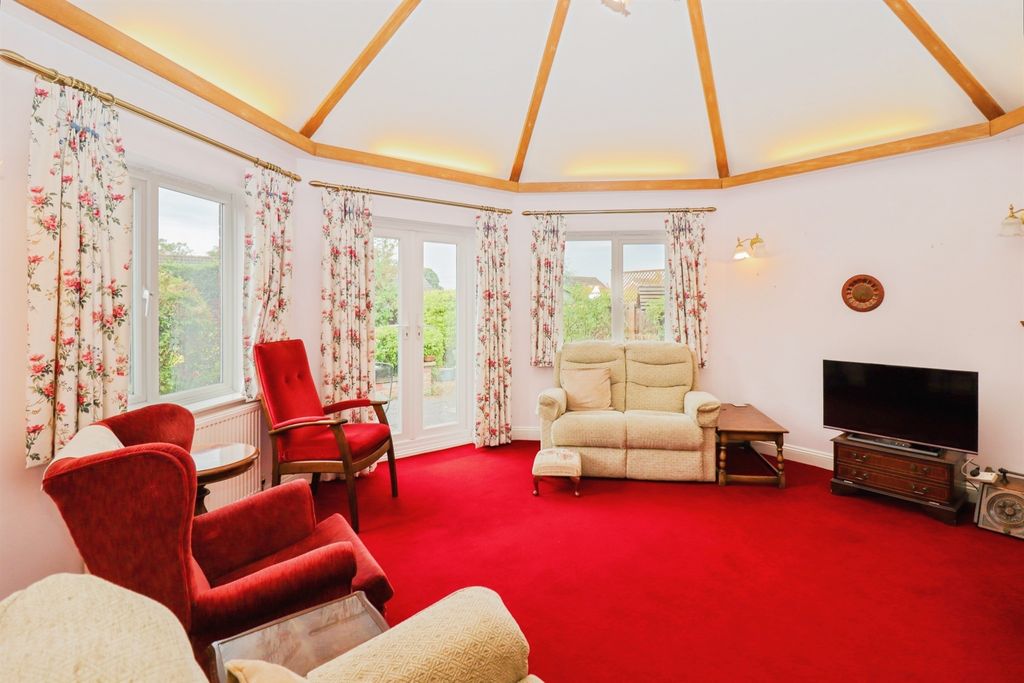 Property photo 2 of 31