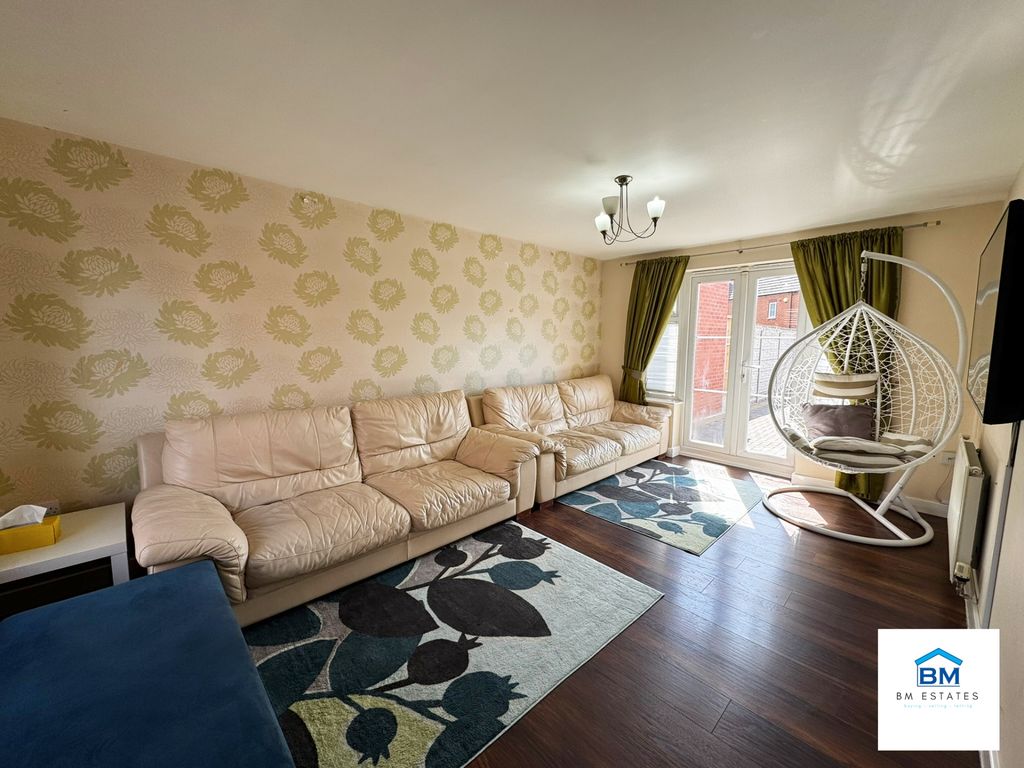 Property photo 2 of 11 Lounge