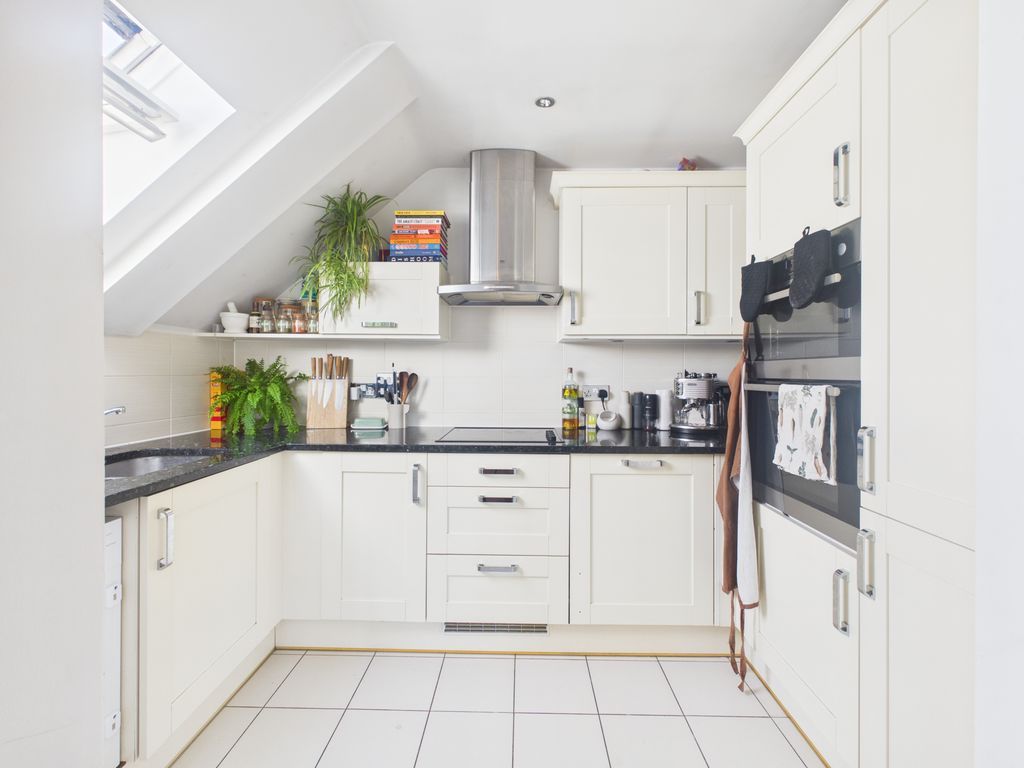 Property photo 3 of 18 Kitchen