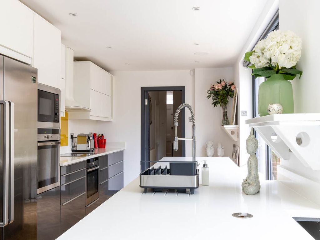 Property photo 2 of 19 Kitchen 1