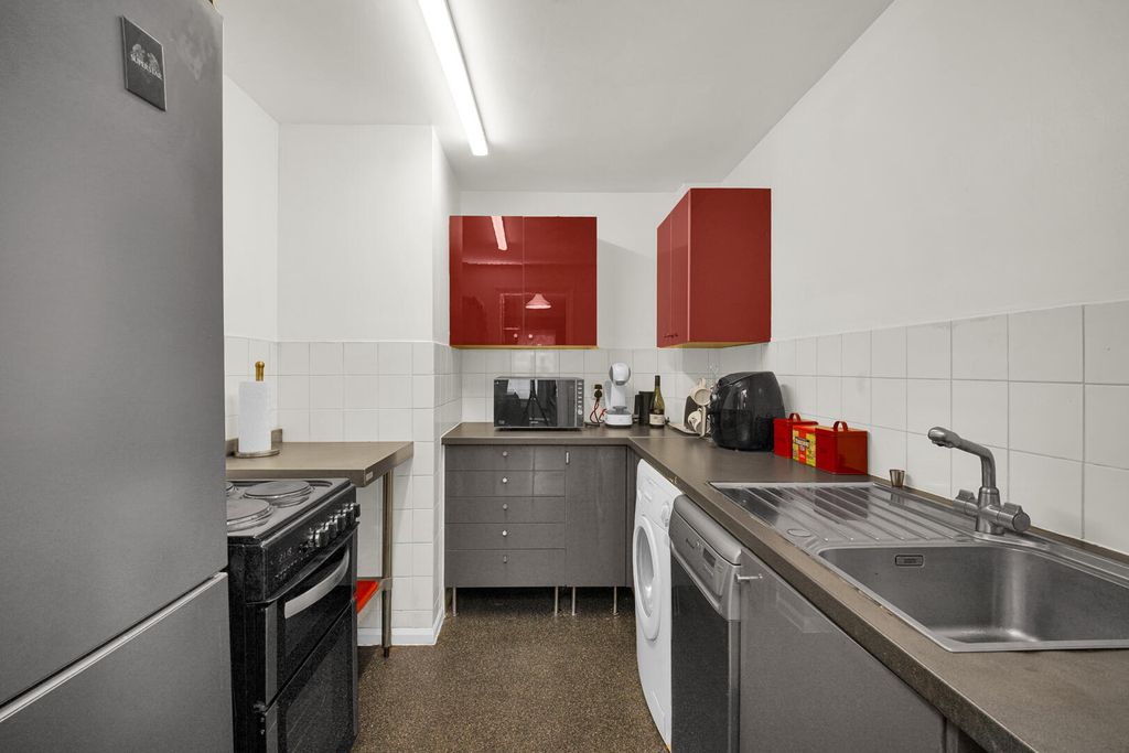 Property photo 3 of 26 Kitchen